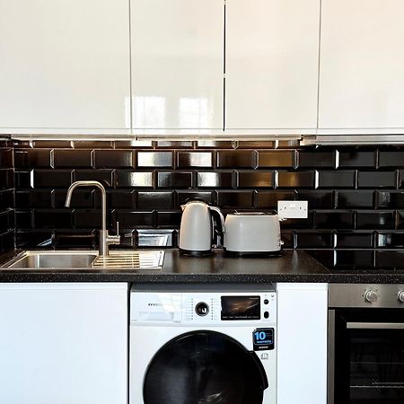 Deluxe City Centre Two Bedroom - Grand Central House ยิบรอลตาร์ ภายนอก รูปภาพ