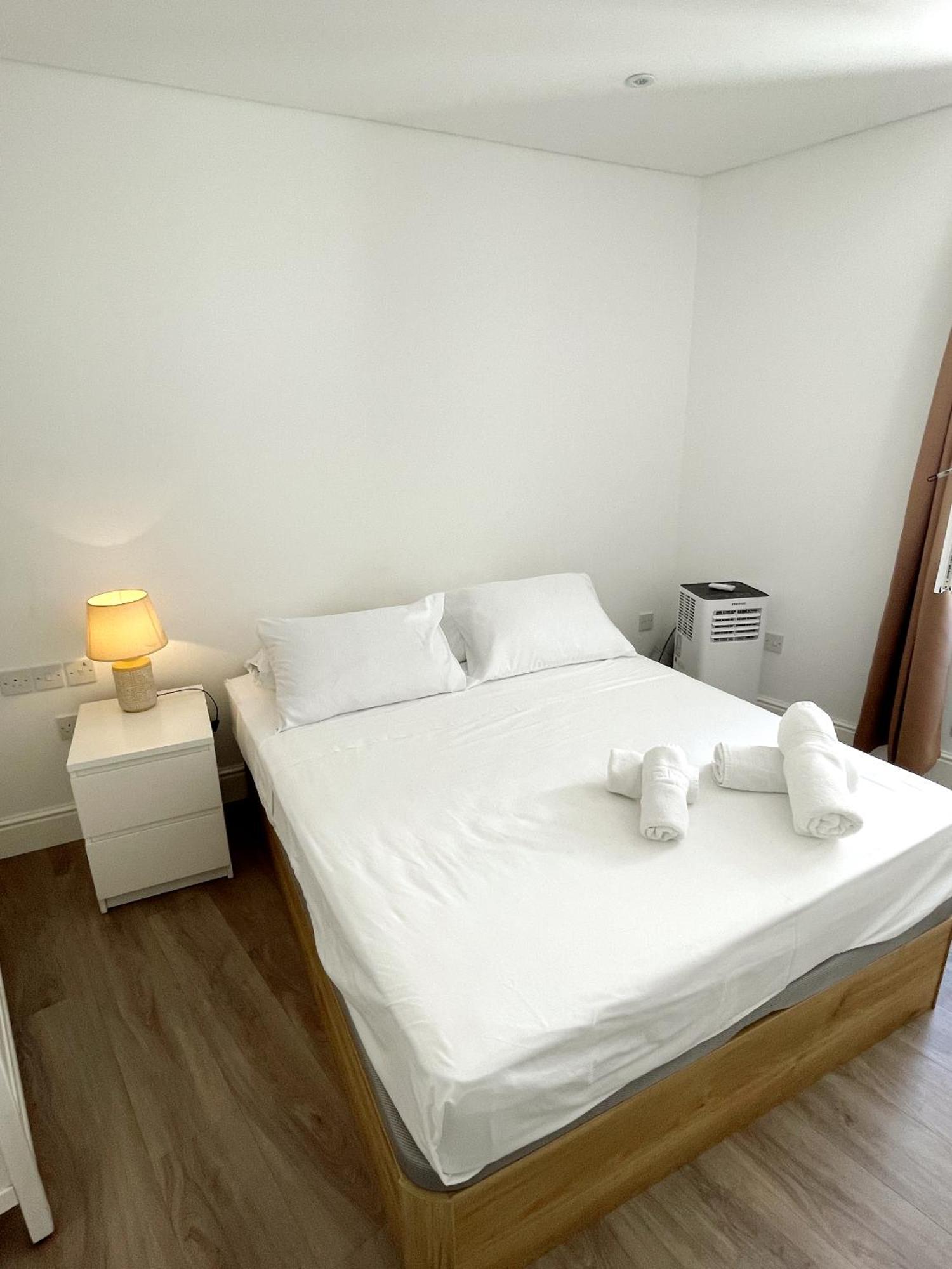 Deluxe City Centre Two Bedroom - Grand Central House ยิบรอลตาร์ ภายนอก รูปภาพ