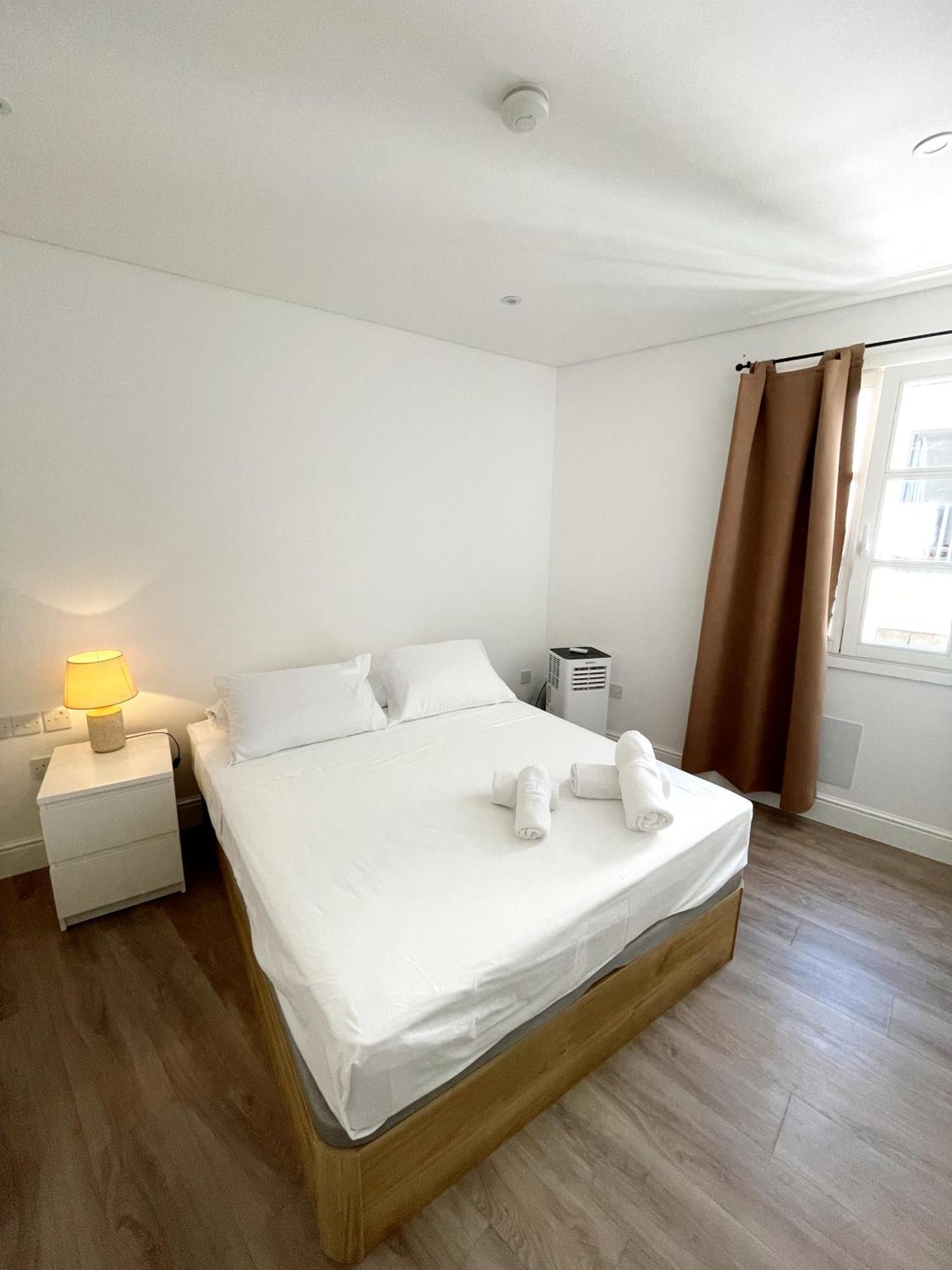 Deluxe City Centre Two Bedroom - Grand Central House ยิบรอลตาร์ ภายนอก รูปภาพ