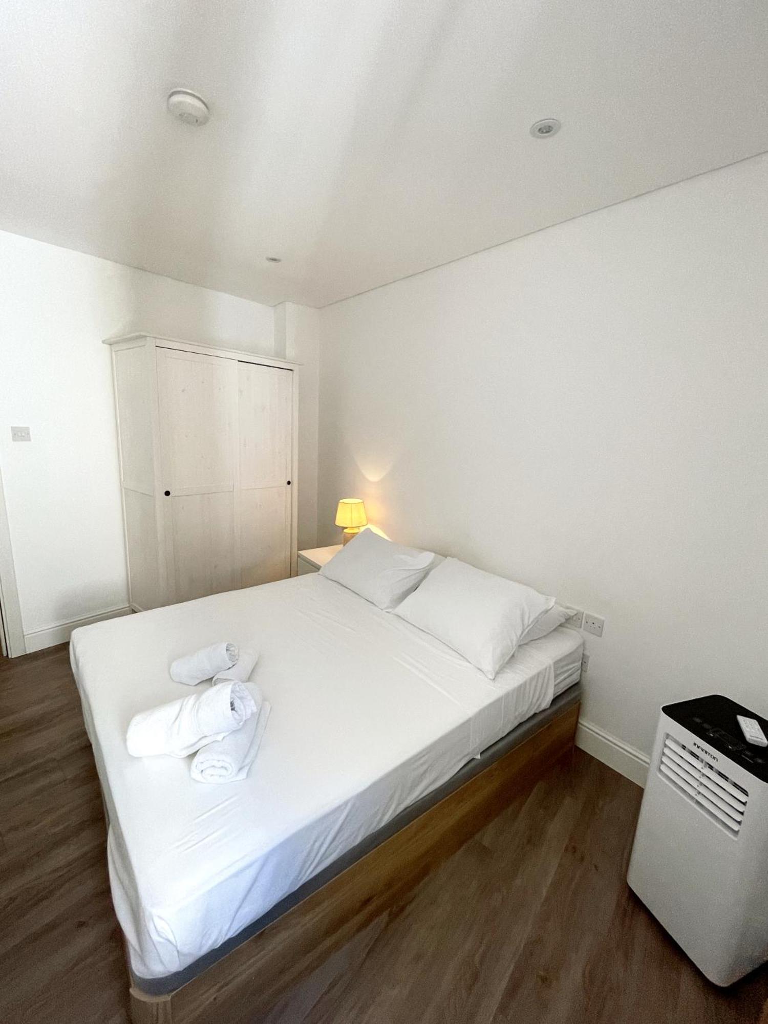 Deluxe City Centre Two Bedroom - Grand Central House ยิบรอลตาร์ ภายนอก รูปภาพ