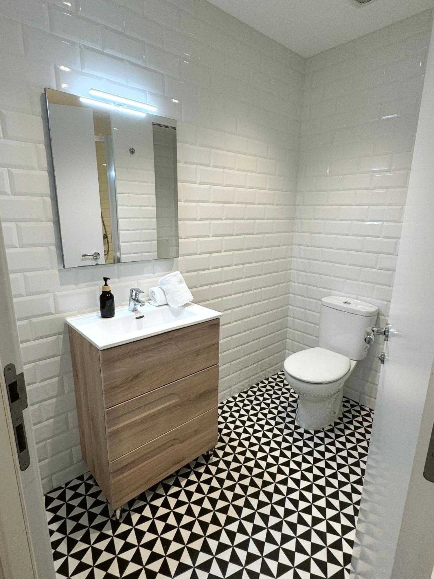 Deluxe City Centre Two Bedroom - Grand Central House ยิบรอลตาร์ ภายนอก รูปภาพ