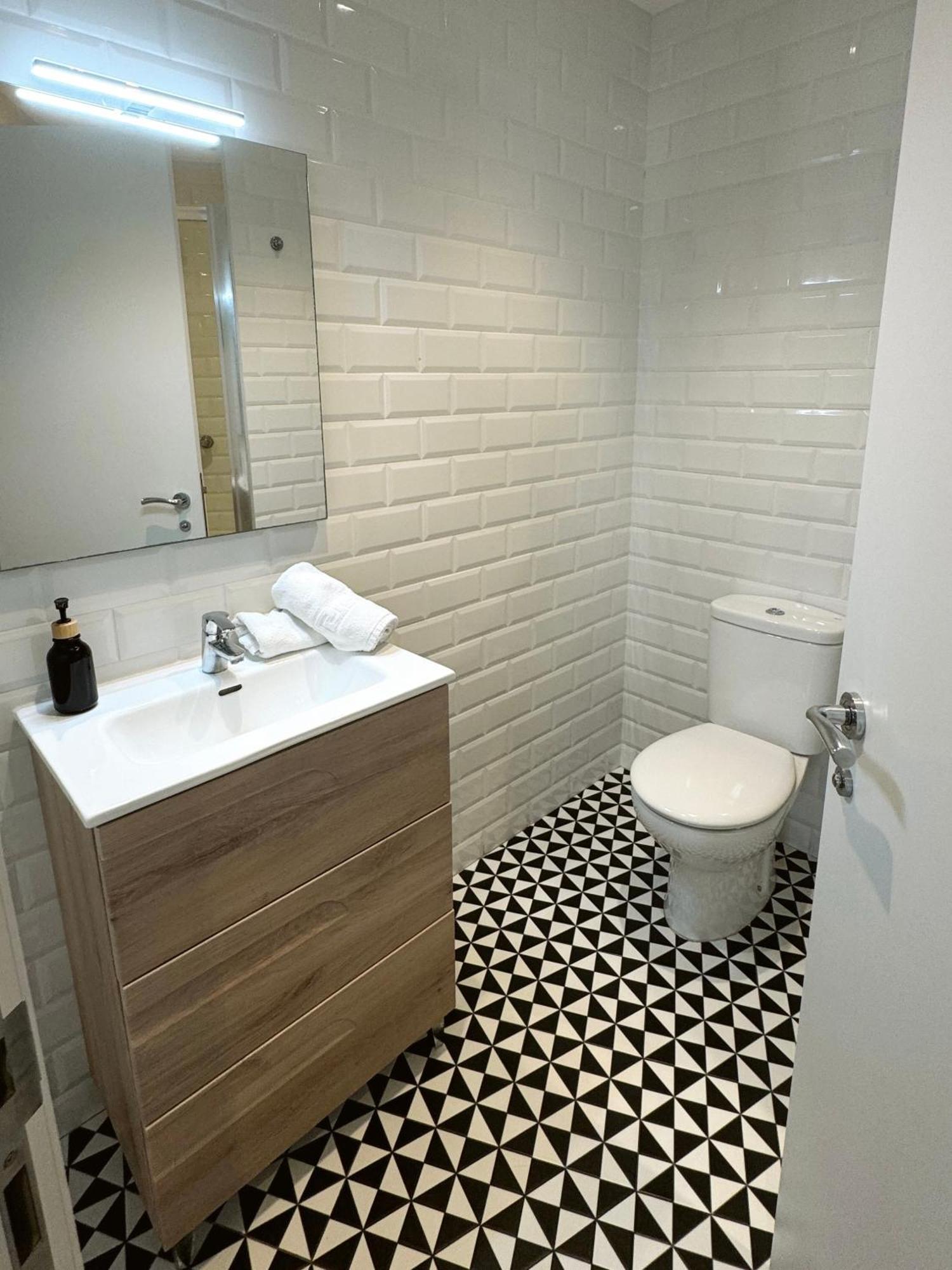 Deluxe City Centre Two Bedroom - Grand Central House ยิบรอลตาร์ ภายนอก รูปภาพ
