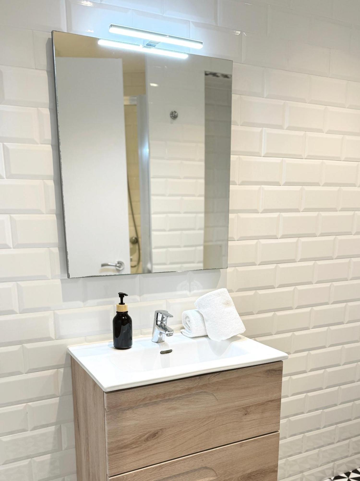 Deluxe City Centre Two Bedroom - Grand Central House ยิบรอลตาร์ ภายนอก รูปภาพ