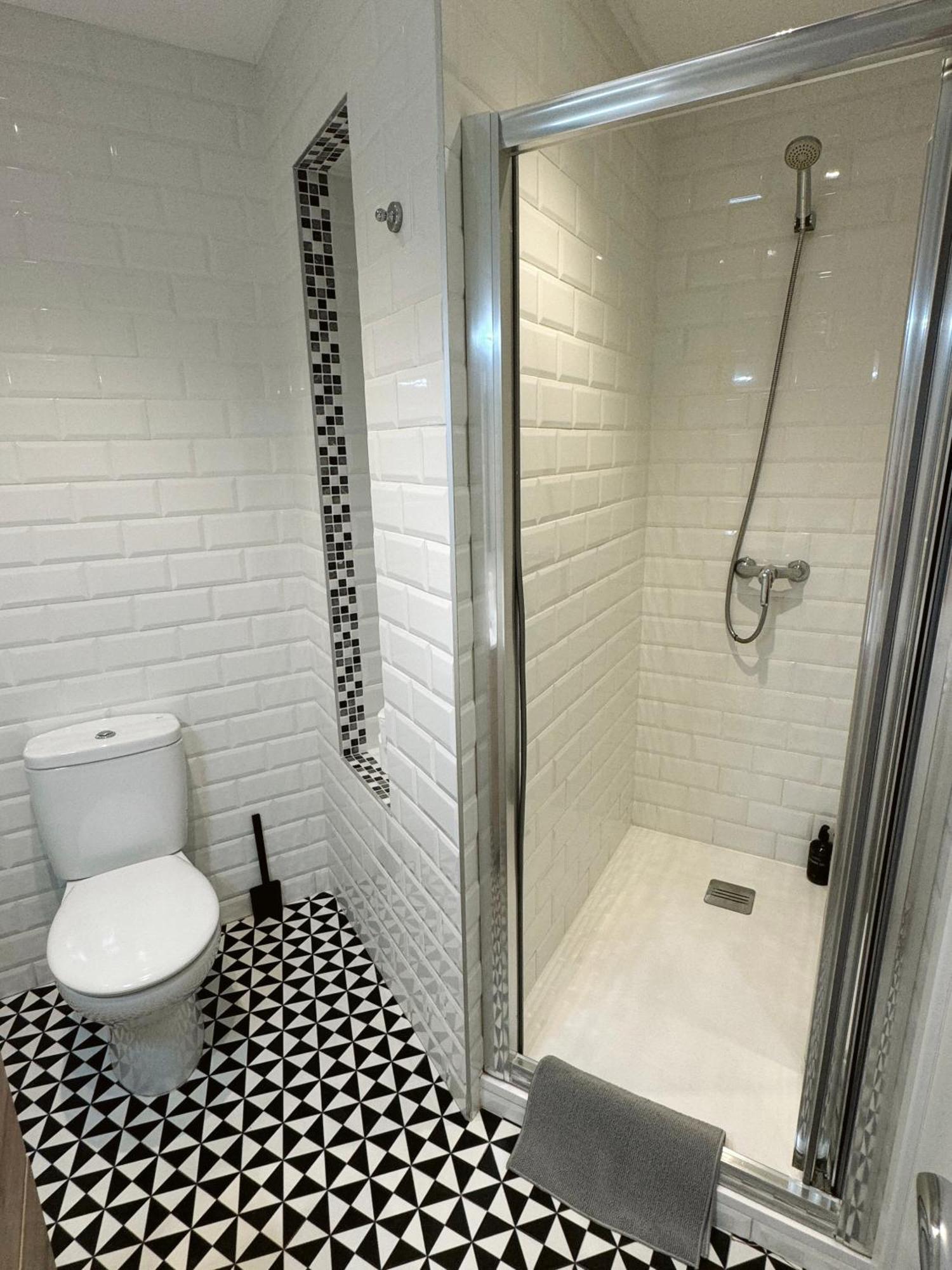 Deluxe City Centre Two Bedroom - Grand Central House ยิบรอลตาร์ ภายนอก รูปภาพ