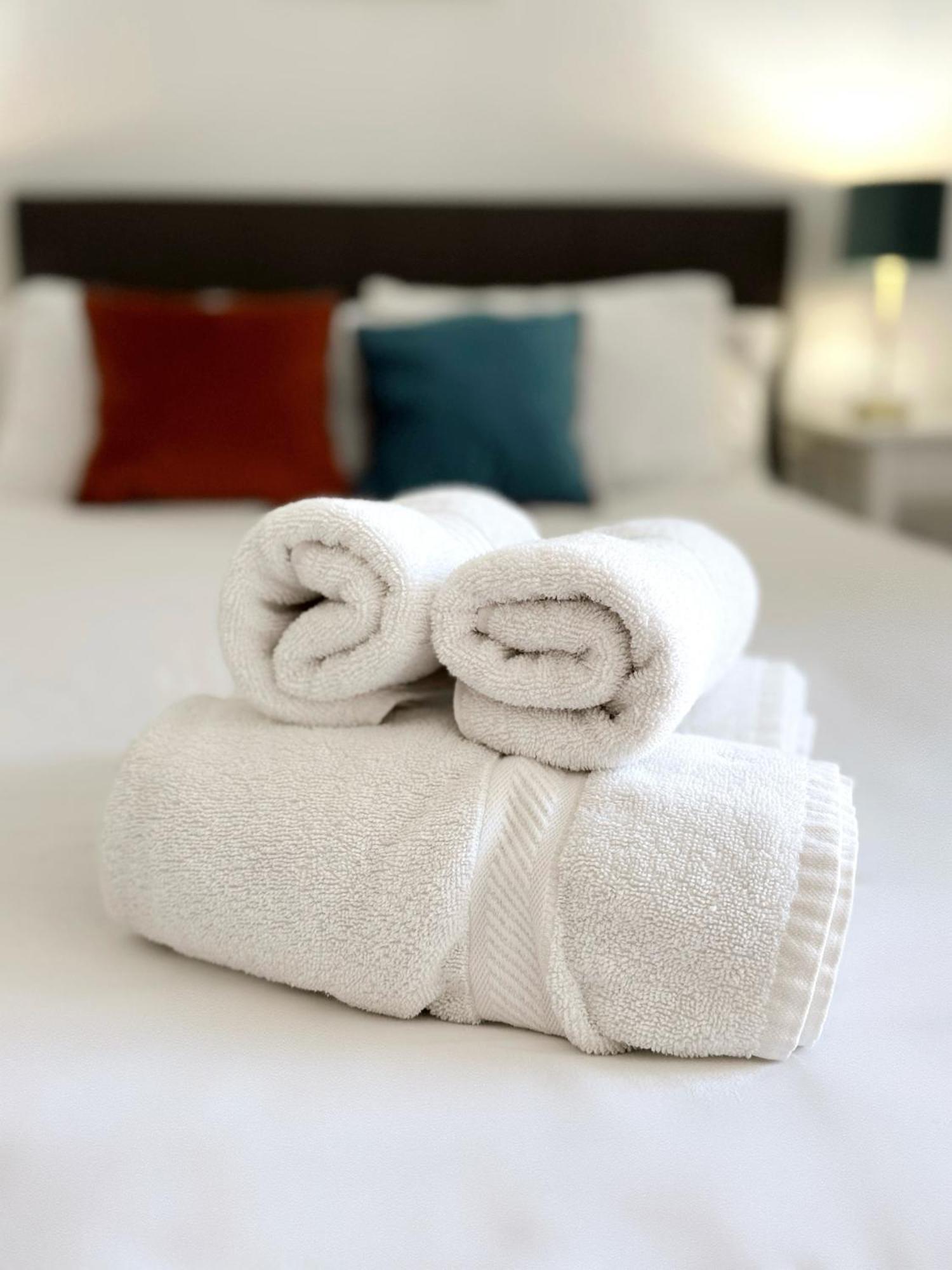 Deluxe City Centre Two Bedroom - Grand Central House ยิบรอลตาร์ ภายนอก รูปภาพ